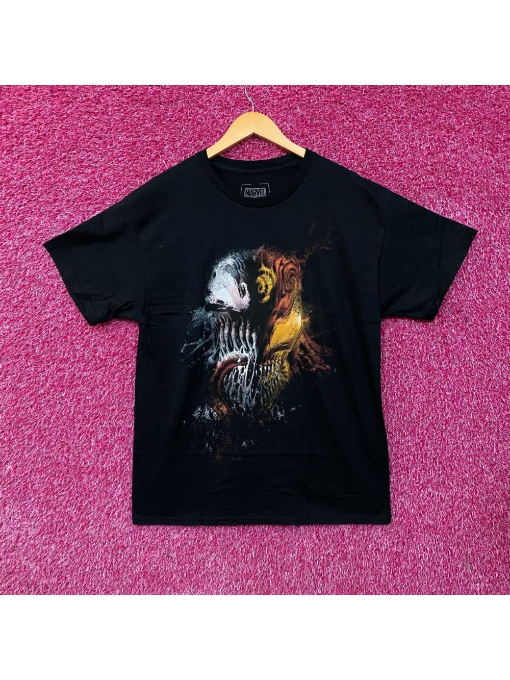 Marvel Venom Vs Carnage Battle Of the Symbiotes Graphic Split Face T-Shirt Large